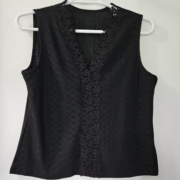 Sleeveless vneck top - Picture 1 of 2